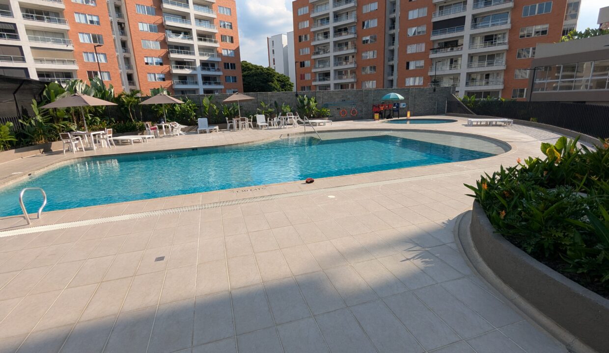 PXL_20251122_203305402